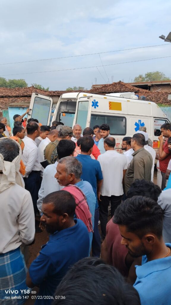 आकाशीय बिजली का कहर: पिता-पुत्र की मौत, महिला गंभीर रूप से घायल आकाशीय बिजली का कहर: पिता-पुत्र की मौत, महिला गंभीर रूप से घायल