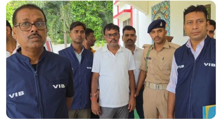 रिश्वत की ऐसी लत दोबारा पोस्टिंग के डेढ़ महीने बाद उद्योग विभाग के जीएम 50 हजार रुपये रिश्वत लेते गिरफ्तार रिश्वत