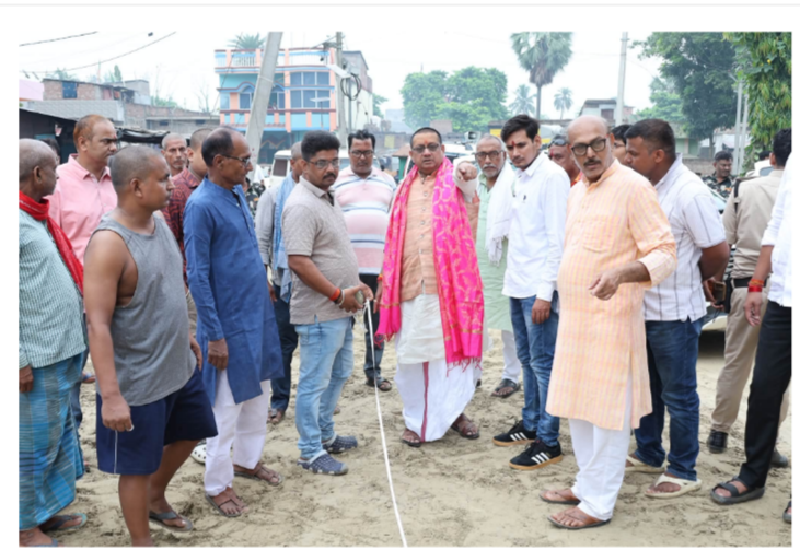 बिहपुर में निर्माणाधीन सामुदायिक भवन का पथ निर्माण मंत्री ने किया निरीक्षण, गुणवत्ता और समयसीमा पर दिया जोर