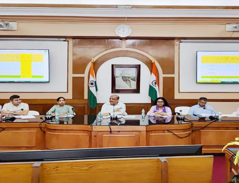 विकास आयुक्त ने की RIDF योजनाओं की समीक्षा, लंबित परियोजनाओं में तेजी लाने के निर्देश विकास आयुक्त ने की RIDF योजनाओं की समीक्षा, लंबित परियोजनाओं में तेजी लाने के निर्देश