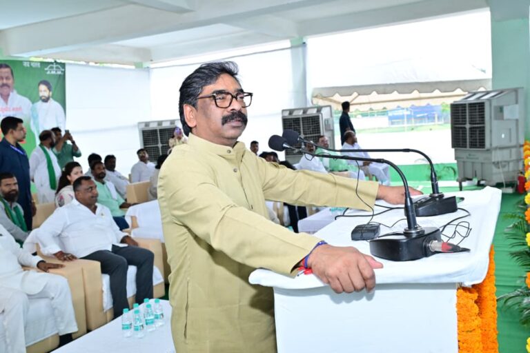 शहीद निर्मल महतो की 39वीं शहादत दिवस पर पहुंचे CM हेमंत सोरेन, बोले- एकजुटता झारखंड की सबसे बड़ी ताकत शहीद निर्मल महतो की 39वीं शहादत दिवस पर पहुंचे CM हेमंत सोरेन, बोले- एकजुटता झारखंड की सबसे बड़ी ताकत