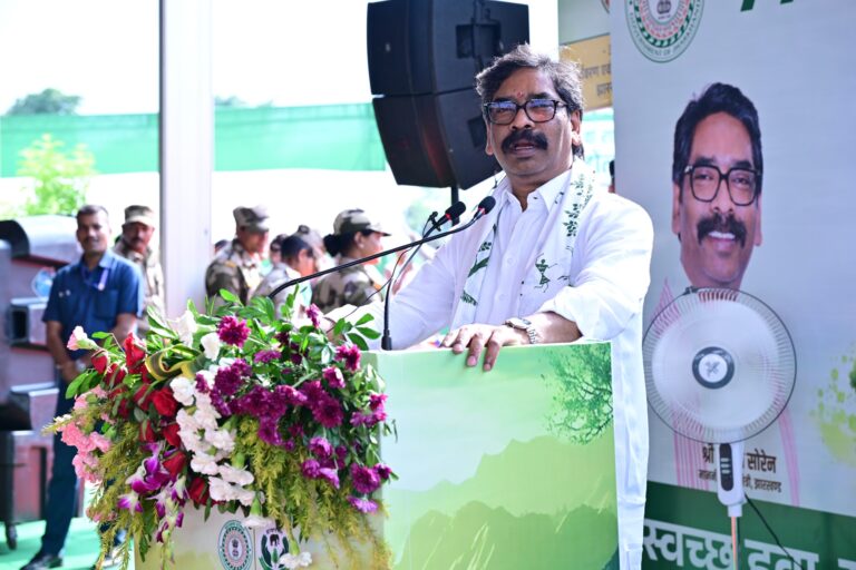 हेमन्त सोरेन बोले- पर्यावरण संरक्षण सरकार नहीं, सबकी जिम्मेदारी हेमन्त सोरेन बोले- पर्यावरण संरक्षण सरकार नहीं, सबकी जिम्मेदारी