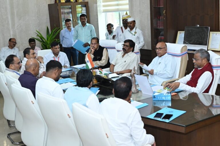 झारखंड विधानसभा के मॉनसून सत्र को लेकर सर्वदलीय बैठक, सीएम हेमंत सोरेन हुए शामिल झारखंड विधानसभा के मॉनसून सत्र को लेकर सर्वदलीय बैठक, सीएम हेमंत सोरेन हुए शामिल