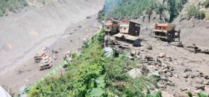तिब्बत ग्लेशियर फटने से नेपाल में तबाही, 1000 लोगों के बहने की आशंका
