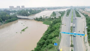 पटना में गंगा का जलस्तर घटा, दीघा और गांधी घाट पर खतरा बरकरार