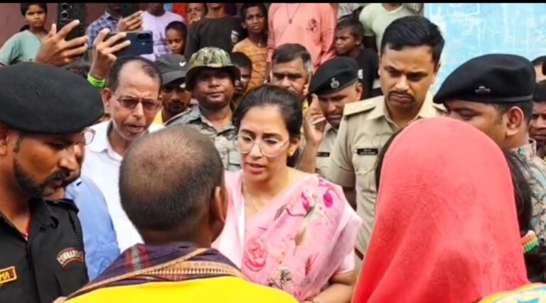नौका हादसे में भाई लापता, राखी लिए इंतजार करती रहीं दो बहनें नौका हादसे में भाई लापता, राखी लिए इंतजार करती रहीं दो बहनें