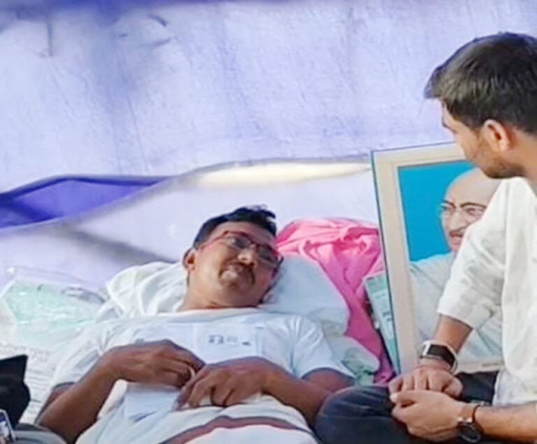 अनशन पर बैठे छात्र राहुल क्रांति की तबीयत बिगड़ी, सदर अस्पताल में कराया गया भर्ती