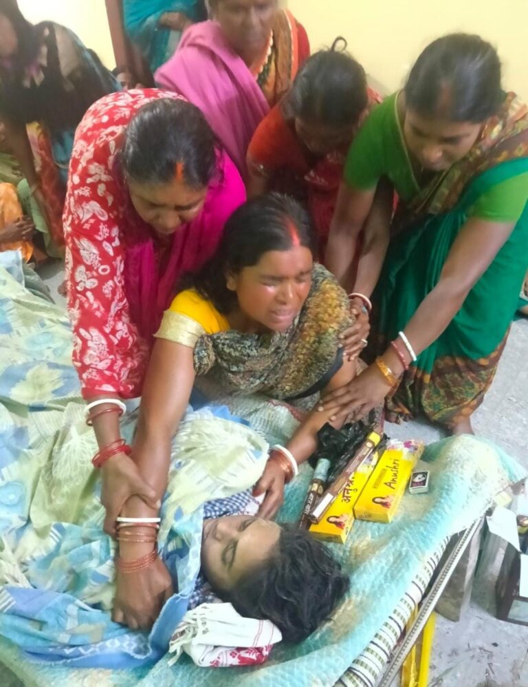 खेत से घर लौट रही जुड़वा बहनों पर टूटा कहर, वज्रपात से मीना की मौत, रीना घायल खेत से घर लौट रही जुड़वा बहनों पर टूटा कहर, वज्रपात से मीना की मौत, रीना घायल