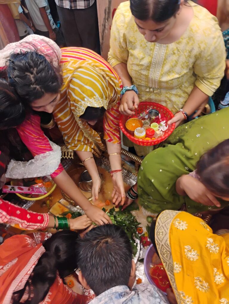 'हर-हर महादेव' के जयघोष से गुंजायमान हुआ सुकुरहुटू गांव, सावन की पहली सोमवारी पर शिवालयों में उमड़ा आस्था का सैलाब