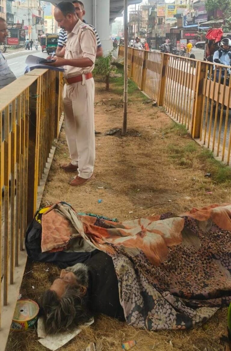 पिस्का मोड़ पेट्रोल पंप के पास मिला अज्ञात व्यक्ति का शव, भीख मांगकर करता था जीवनयापन