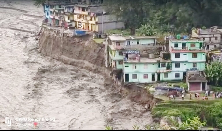 नेपाल में बाढ़ का खतरा बढ़ा, नुवाकोट में 20 मिनट में पानी पहुंचने की चेतावनी
