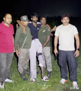 बड़कागांव 13 माइल गोलीकांड: पुलिस मुठभेड़ में संदिग्ध के पैर में लगी गोली, हथियार और धमकी भरे पर्चे बरामद बड़कागांव 13 माइल गोलीकांड: पुलिस मुठभेड़ में संदिग्ध के पैर में लगी गोली, हथियार और धमकी भरे पर्चे बरामद