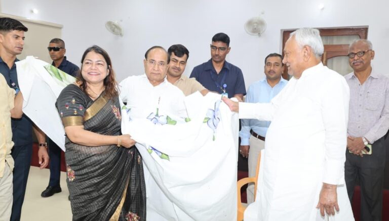 महिलाओं को आत्मनिर्भर और सशक्त बनाने के लिए सरकार लगातार काम करती रहेगी: नीतीश कुमार महिलाओं को आत्मनिर्भर और सशक्त बनाने के लिए सरकार लगातार काम करती रहेगी: नीतीश कुमार
