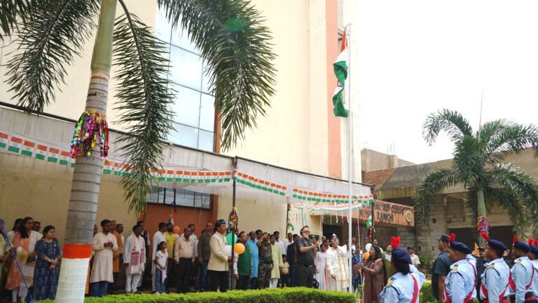 एनयूएसआरएल में शान से लहराया तिरंगा, गूंजा राष्ट्रभक्ति का संदेश एनयूएसआरएल में शान से लहराया तिरंगा, गूंजा राष्ट्रभक्ति का संदेश