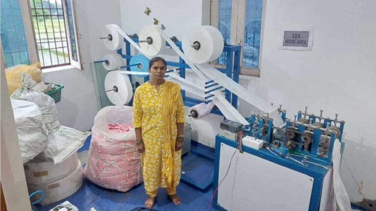 मुख्यमंत्री महिला उद्यमी योजना से बदली महिलाओं की जिंदगी, दे रहीं रोजगार मुख्यमंत्री महिला उद्यमी योजना से बदली महिलाओं की जिंदगी, दे रहीं रोजगार