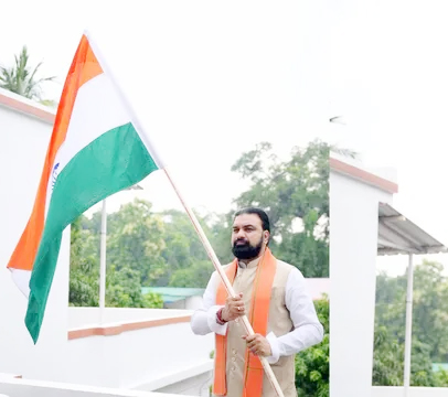हर घर तिरंगा: CM सम्राट चौधरी ने फहराया राष्ट्रीय ध्वज, की अपील हर घर तिरंगा: CM सम्राट चौधरी ने फहराया राष्ट्रीय ध्वज, की अपील
