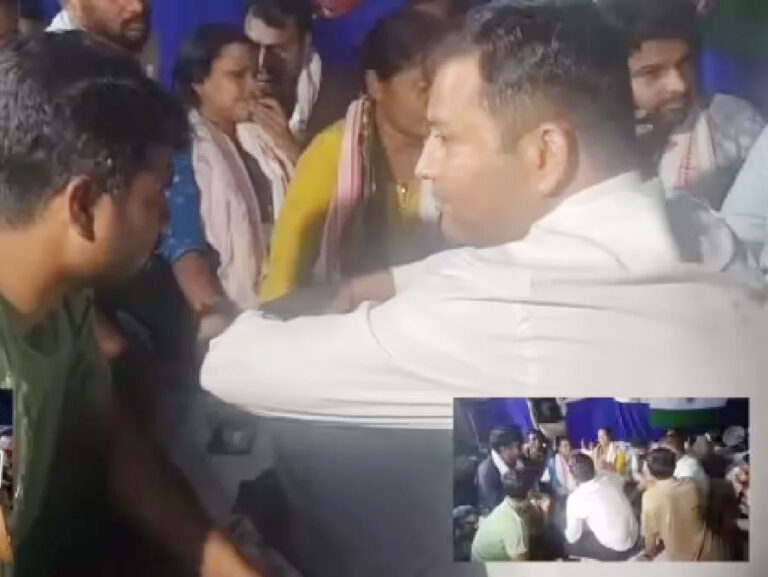 JPSC-JSSC आंदोलन: देर रात धरनास्थल पहुंचे SDO कुमार रजत, छात्रों से की बातचीत JPSC-JSSC आंदोलन: देर रात धरनास्थल पहुंचे SDO कुमार रजत, छात्रों से की बातचीत