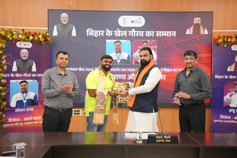 सोमन राणा को ₹30 लाख और झंडू कुमार को ₹15 लाख, CM ने किया सम्मानित