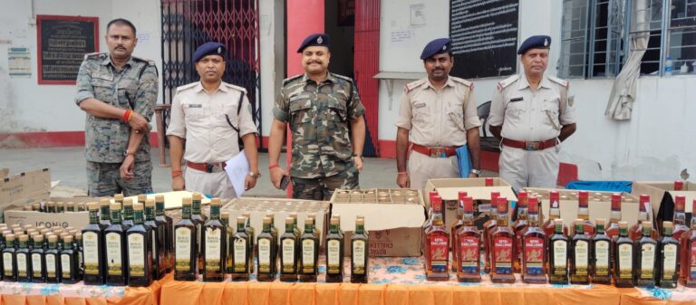 चतरा में 16 लाख की 3,700 बोतल विदेशी शराब जब्त, ट्रक पलटने के बाद चालक फरार