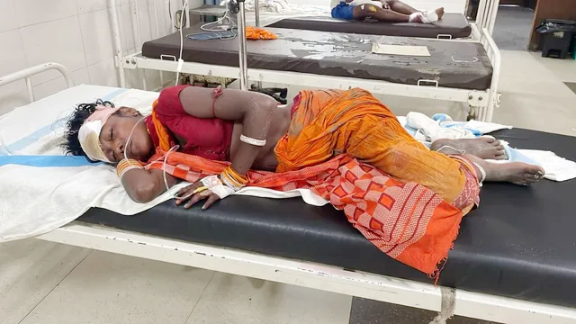 मधेपुरा के सिंहेश्वरनाथ मंदिर में भगदड़ जैसी स्थिति, 5 श्रद्धालु घायल; एक गंभीर मधेपुरा के सिंहेश्वरनाथ मंदिर में भगदड़ जैसी स्थिति, 5 श्रद्धालु घायल; एक गंभीर