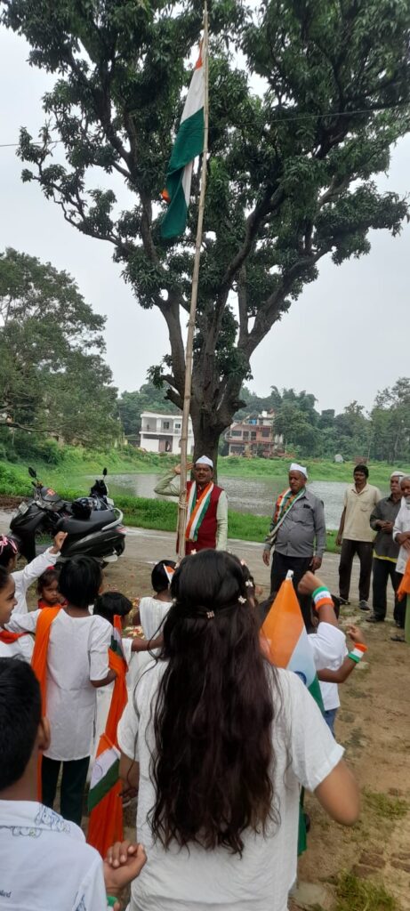 सरस्वती एकेडमी में देशभक्ति के रंग में रंगा स्वतंत्रता दिवस समारोह