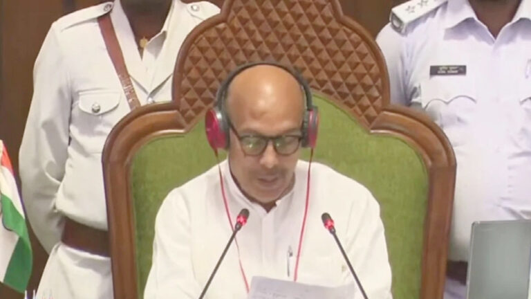 झारखंड विधानसभा में कार्यवाही शुरू, छात्र आंदोलन के बीच BJP गैरहाजिर झारखंड विधानसभा में कार्यवाही शुरू, छात्र आंदोलन के बीच BJP गैरहाजिर