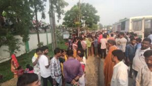 रामगढ़ में सड़क पर उतरे ग्रामीण