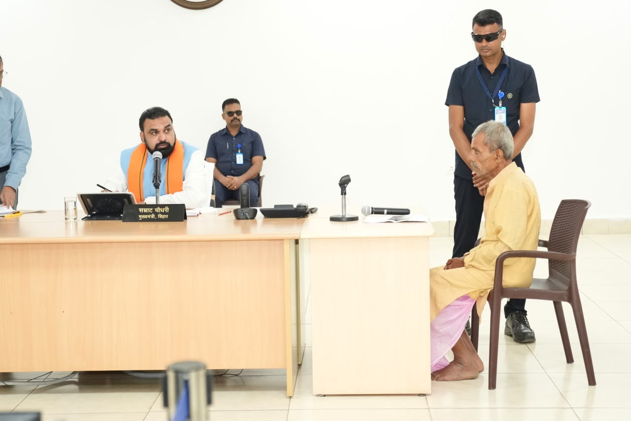जनता की समस्याओं पर सीएम का सख्त रुख