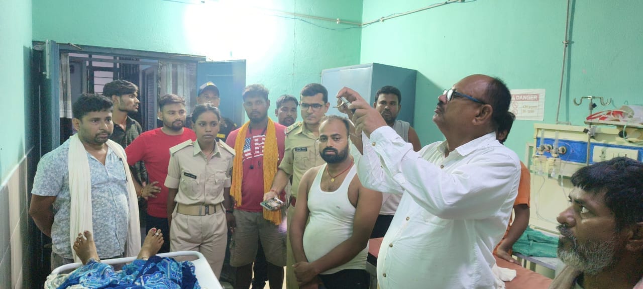 अस्पताल पहुंचे परिजन