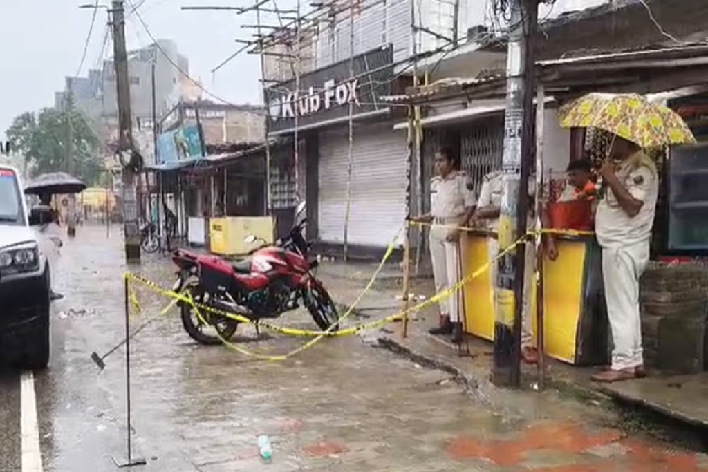 डाक बम की सेवा देखने गए युवक की चाकू मारकर हत्या