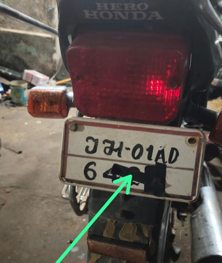 कांके में यातायात नियमों की उड़ रही धज्जियां, ‘तीसरी आंख’ भी बनी बेबस! कांके में यातायात नियमों की उड़ रही धज्जियां, ‘तीसरी आंख’ भी बनी बेबस!