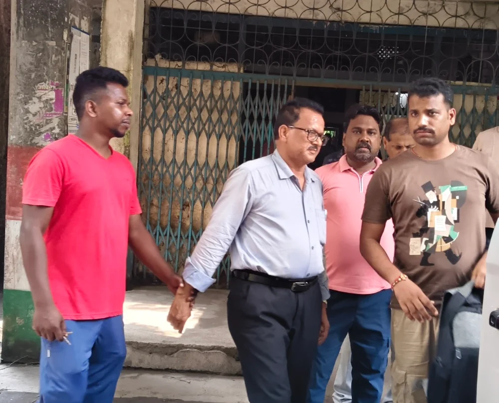 CCL के दो डीलिंग क्लर्क गिरफ्तार