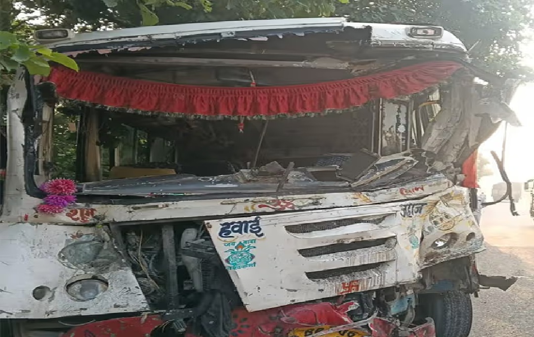 समस्तीपुर में बस और ट्रक की जोरदार टक्कर, 30 यात्री घायल