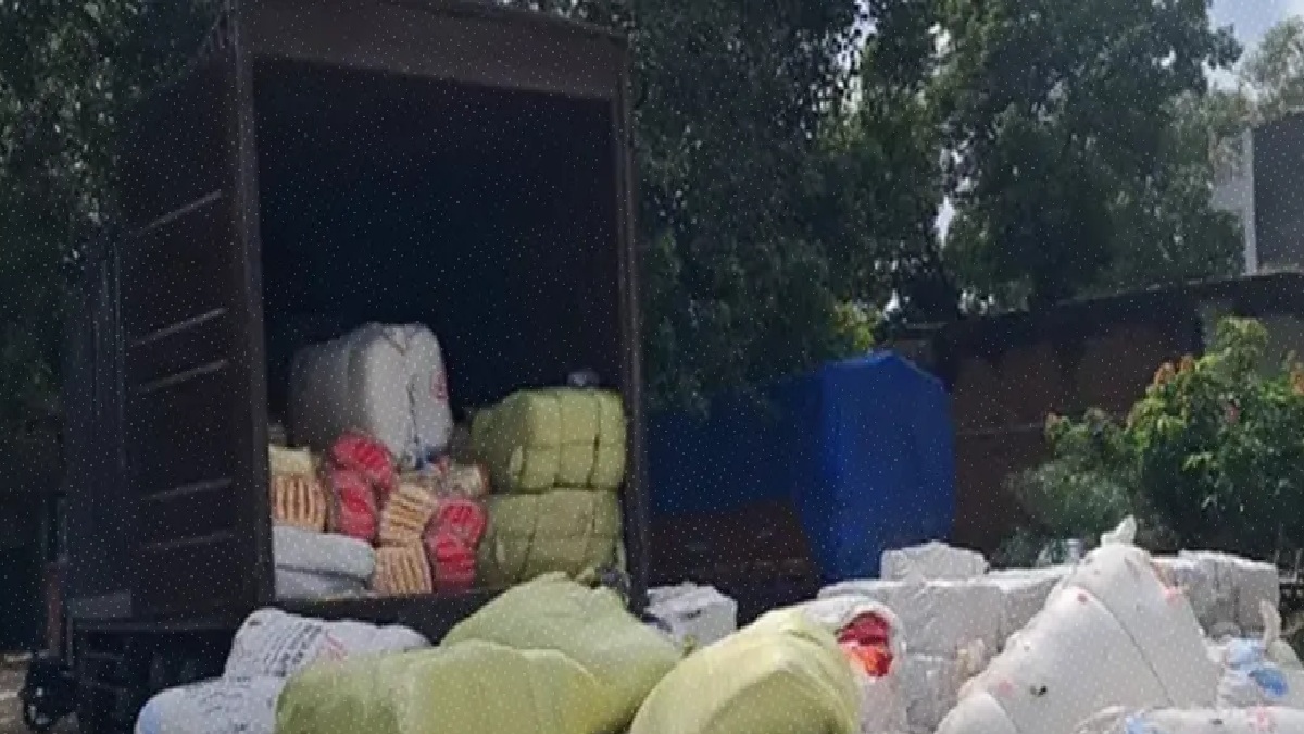 कपड़ों और कंबल की आड़ में बिहार पहुंच रही थी शराब