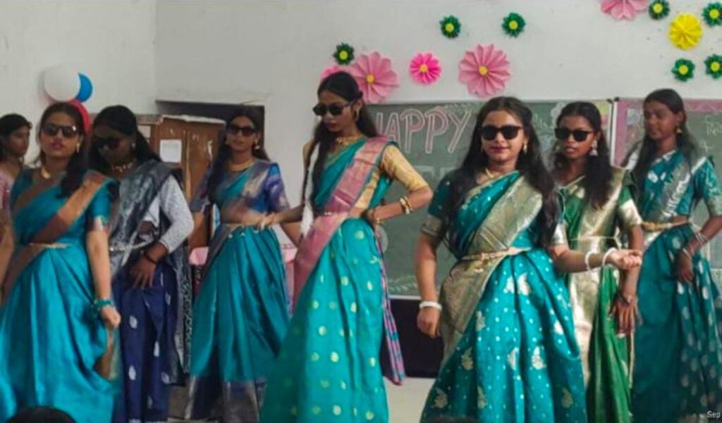 गुरुओं के सम्मान में सजा संस्कृति का रंग, विद्यार्थियों ने बांधा समां
