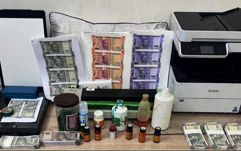 नकली नोट छापने का खुलासा, Zomato- Rapido ड्राइवर समेत 3 गिरफ्तार नकली नोट छापने का खुलासा, Zomato- Rapido ड्राइवर समेत 3 गिरफ्तार