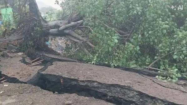 सिजुआ में फिर धंसी धरती