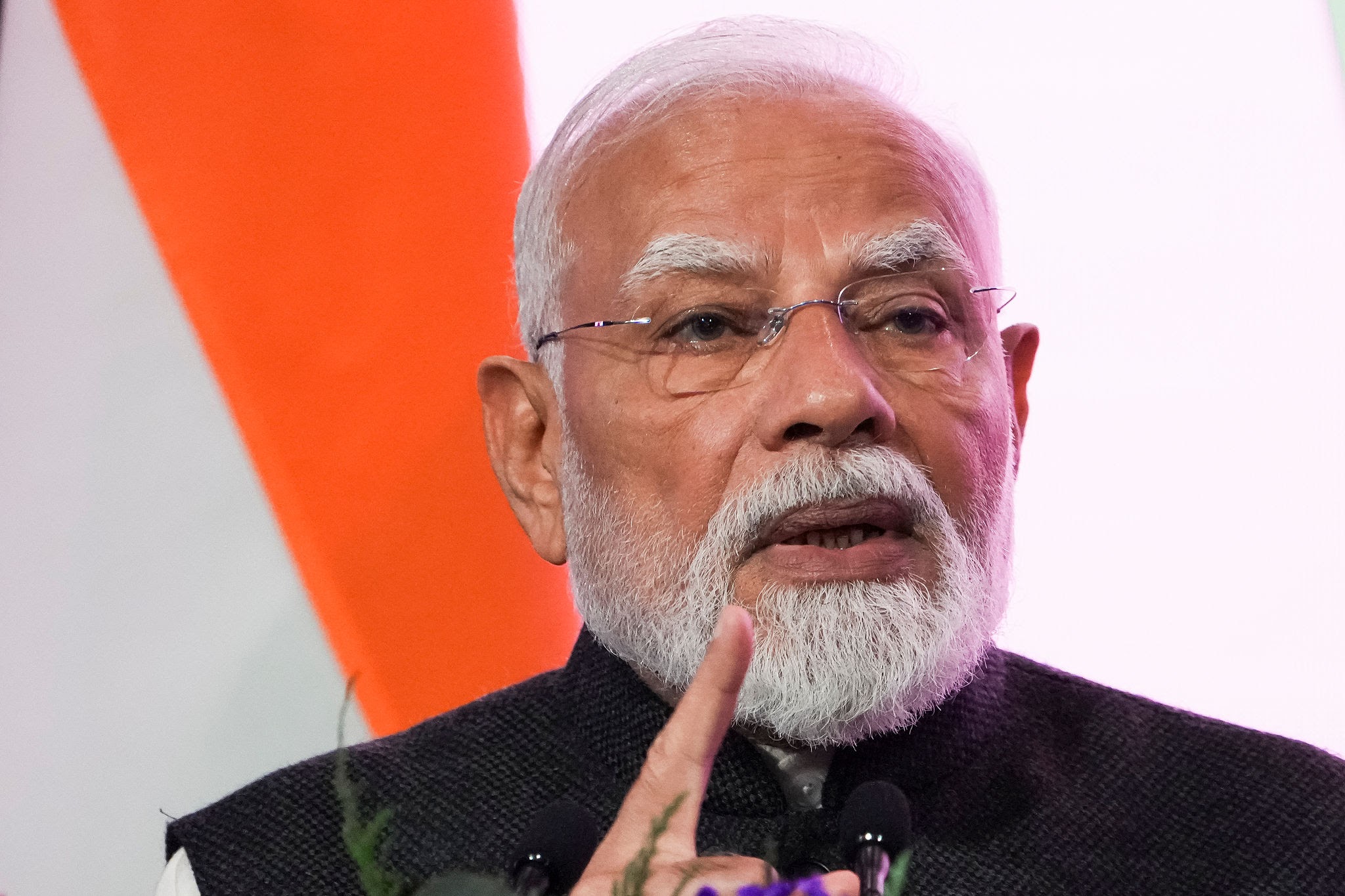 PM मोदी ने करीब 15 मिनट तक सुना यूबी का प्रेजेंटेशन