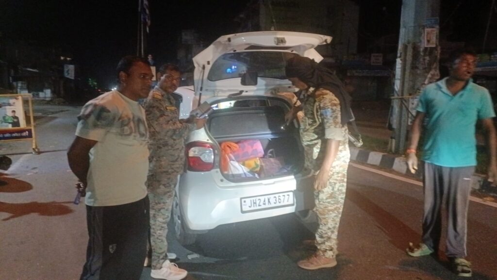 पिठोरिया-पतरातू मुख्य मार्ग पर पुलिस की सख्ती, एंटी क्राइम चेकिंग से मचा हड़कंप