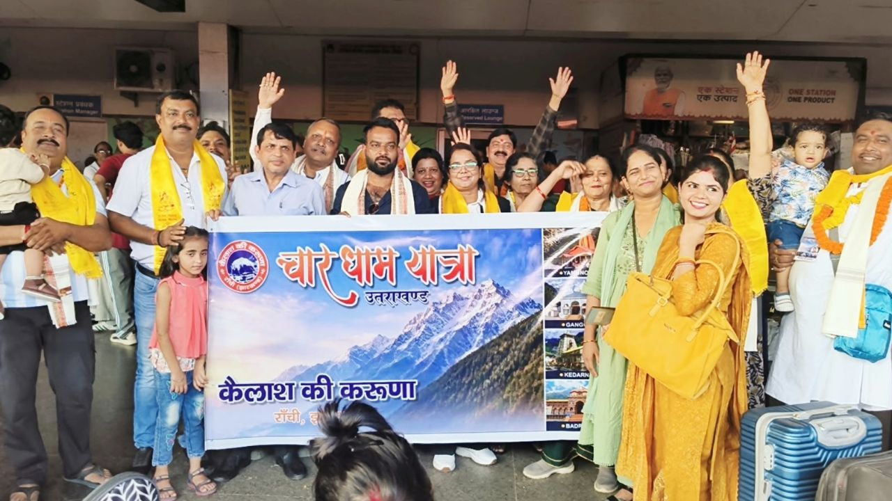 रांची से चार धाम के लिए रवाना जत्था