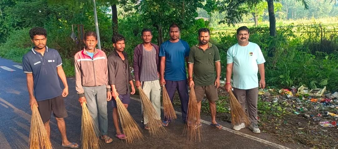 हर रविवार स्वच्छता का संकल्प, अरसंडे में चला सफाई अभियान