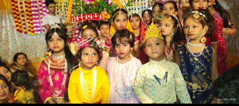 द के घर आनंद भयो, जय कन्हैया लाल की… द के घर आनंद भयो, जय कन्हैया लाल की…