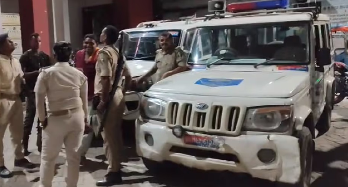 महिला दारोगा समेत दो घायल