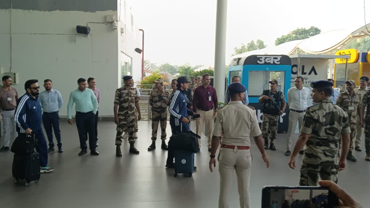 मैच के लिए रांची पहुंचे खिलाड़ी