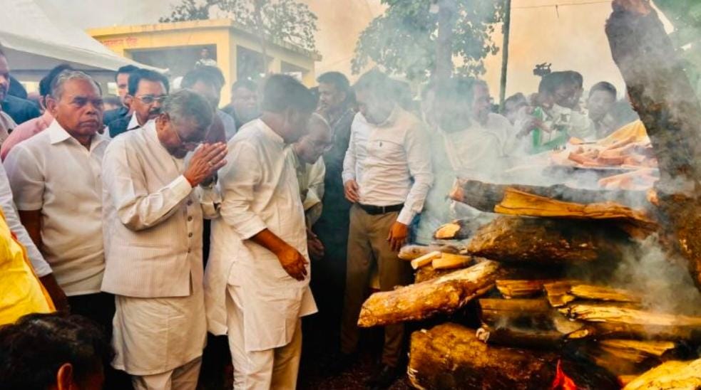 पंचतत्व में विलीन हुईं रूपी सोरेन, नम आंखों से हेमंत ने दी अंतिम विदाई