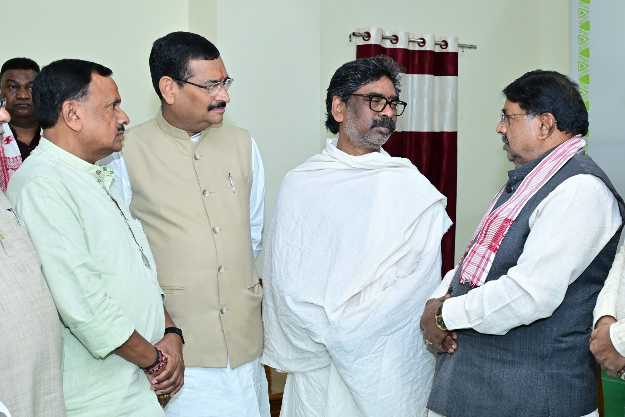 सीएम हेमंत सोरेन से मिले मंत्री