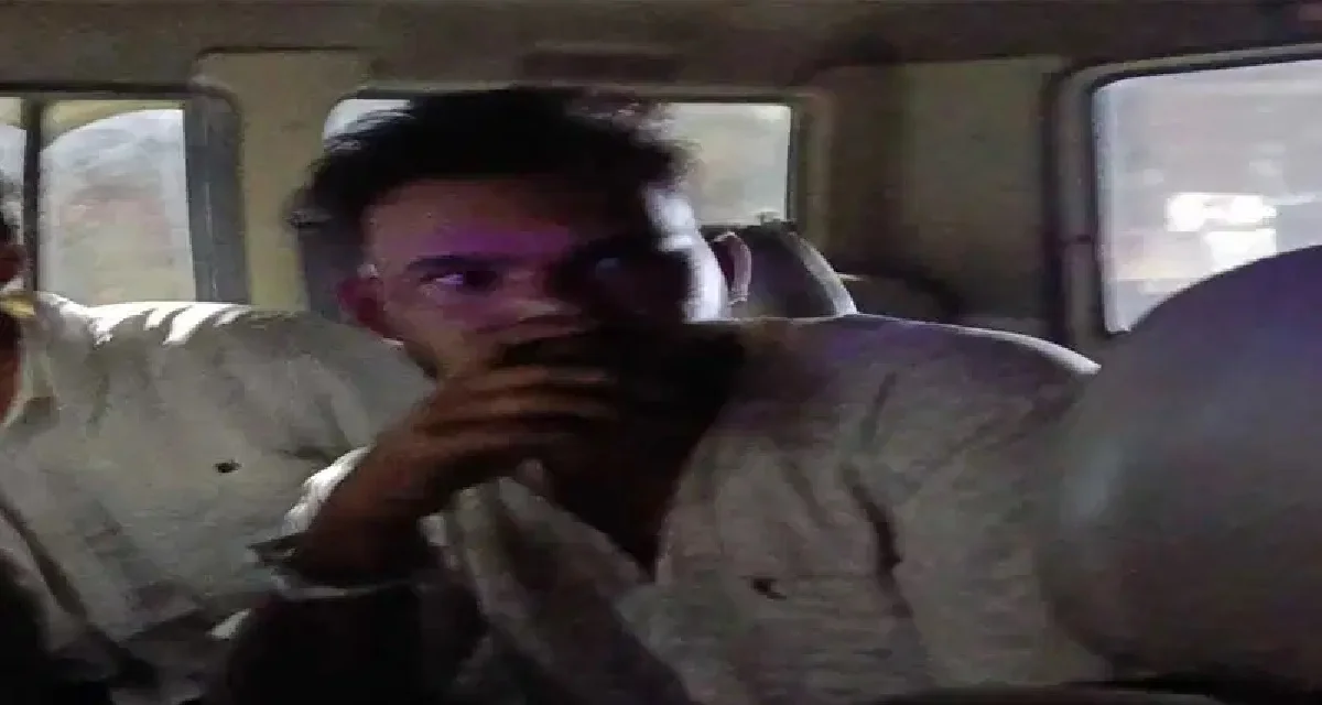 पुलिस हिरासत में ऑटो चालक