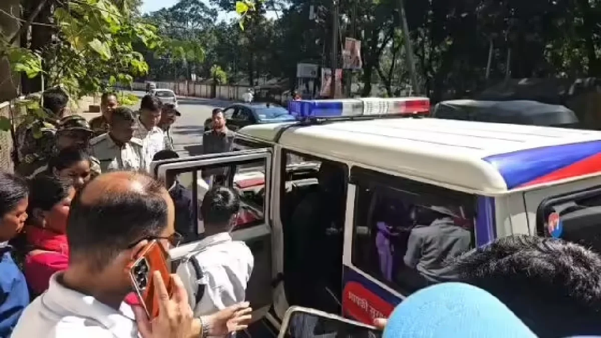रांची में SSP आवास के सामने पहुंची महिला