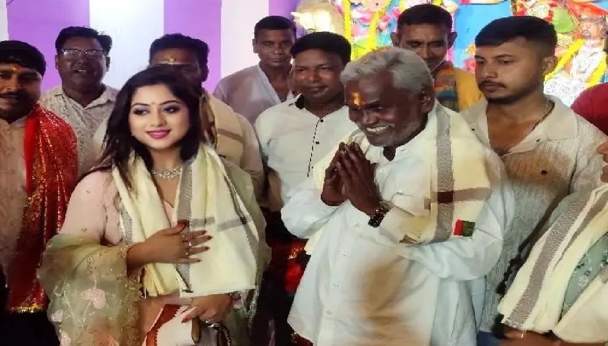 चंपाई सोरेन और डॉ. तनुश्री बोस ने किया पूजा पंडाल का उद्घाटन