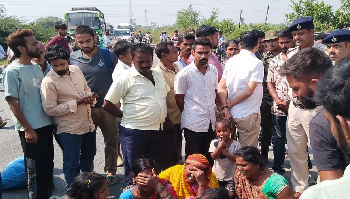 गुस्साए ग्रामीणों ने 2 घंटे तक किया जाम